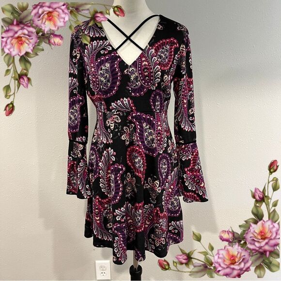 Madison Leigh paisley print Fit and Flare Dress with V-Neck Bell Sleeve size 8 - Picture 1 of 12